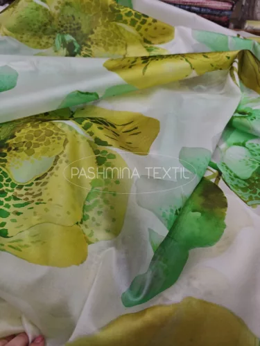 Hernyóselyem organza - natural green orchidea