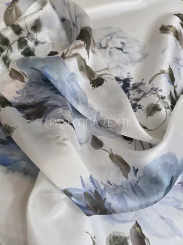 Hernyóselyem organza - Kék porcelán virág mintás
