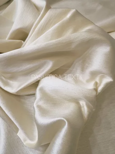 Burett menyasszonyi méteráru - Tört fehér