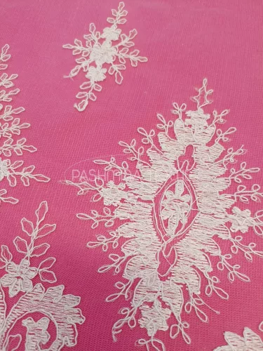 “Indonézia” Zsinóros hímzett tüllcsipke - Fehér