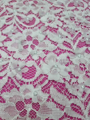 3D virágos csipke ivory