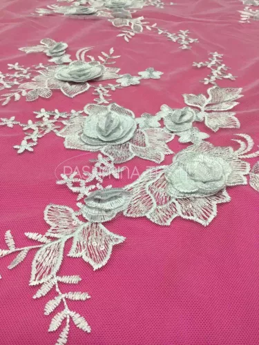 Nagy 3D virágos tüllcsipke optikai - Fehér