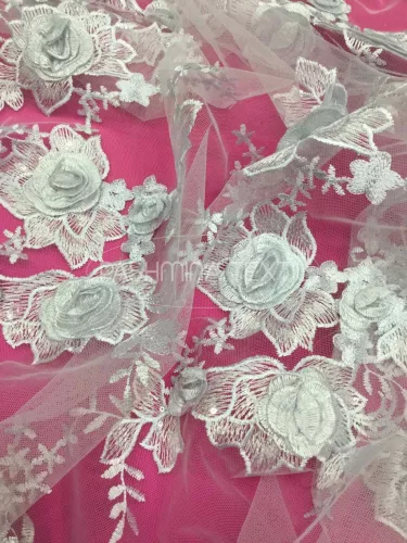 Nagy 3D virágos tüllcsipke optikai - Fehér